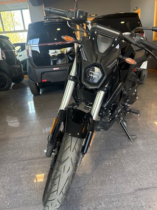 VOGE 125R Negra - Moto Naked