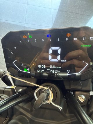 VOGE 125R Negra - Moto Naked