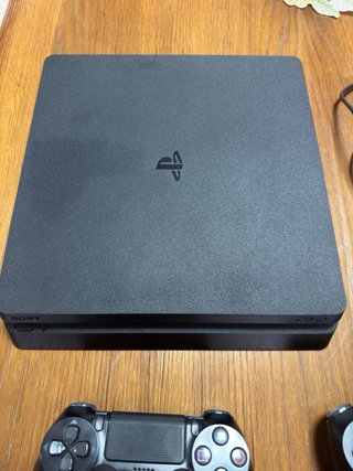 PS4 Slim Sony 2 Controles + Juego Regalo