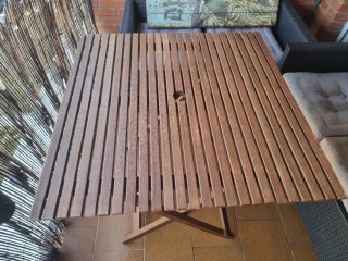 Tavolo in legno per giardino