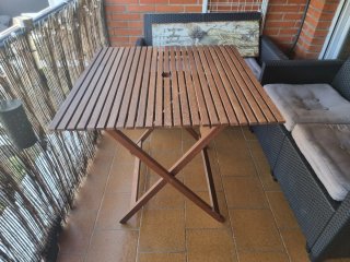 Tavolo in legno per giardino