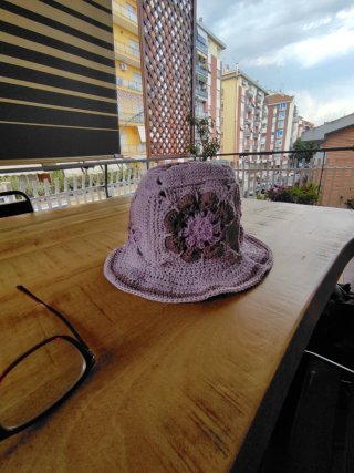Cappello uncinetto donna viola