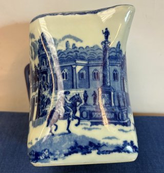 Tetera Victoria Ware Ironstone Azul y Blanco