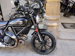 Ducati Scrambler Negra