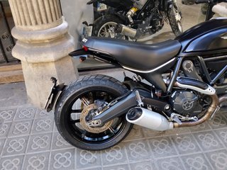 Ducati Scrambler Negra