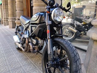 Ducati Scrambler Negra