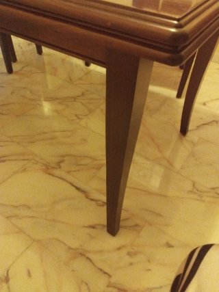 Mesa de comedor de madera