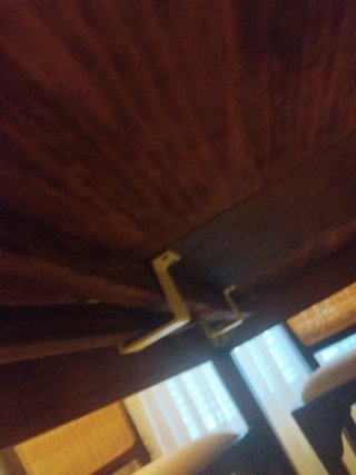 Mesa de comedor de madera