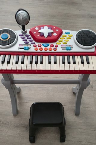 Piano per bambini con microfono, sgabello e batterie