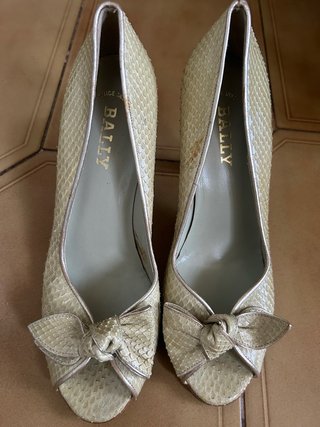 Tacones Bally Dorados