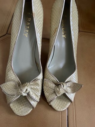 Tacones Bally Dorados