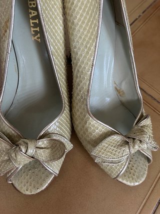 Tacones Bally Dorados