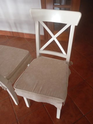 Sillas de comedor de madera lacadas en blanco