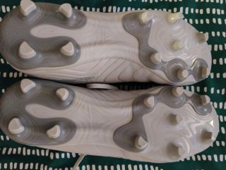 Botas de fútbol Adidas Grises para fútbol con taco