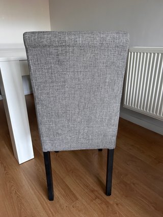 Mesa y 4 sillas comedor blancas