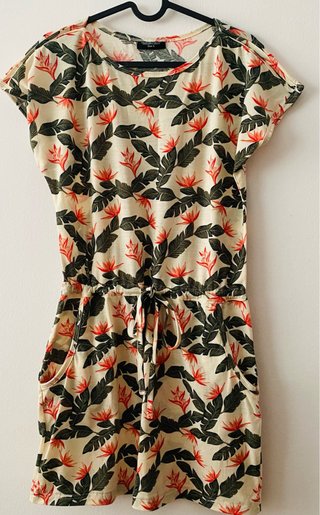 Vestido playero con bolsillos 3€