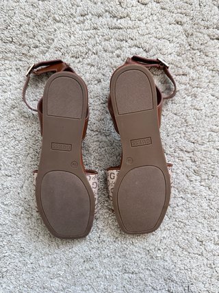 Sandalias Guess Nuevas Talla  US9 - 40