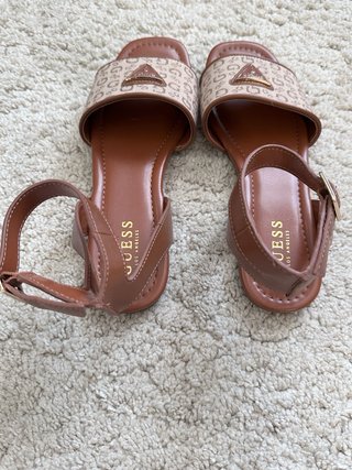 Sandalias Guess Nuevas Talla  US9 - 40