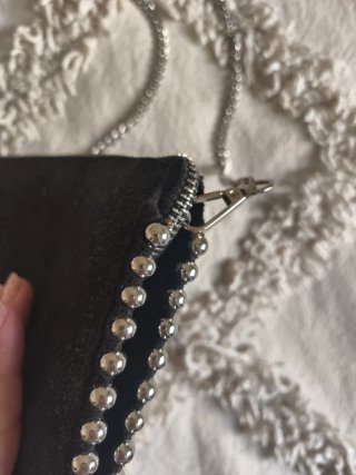 Bolso Zara Negro con Cadena Plateada
