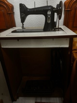 Antigua Máquina de Coser Sigma Negra
