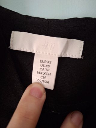 Vestido negro H&M tirantes volantes