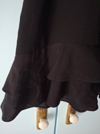 Vestido negro H&M tirantes volantes