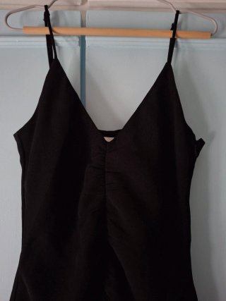 Vestido negro H&M tirantes volantes