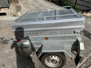 Remolque de caza metálico