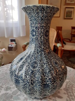Jarrón de porcelana china azul y blanco