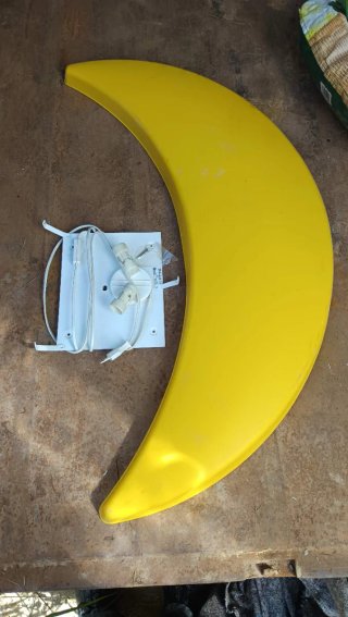 Lámpara Luna Amarilla con Base Blanca