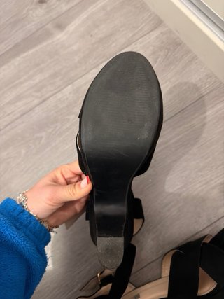 Sandalias negras de tacón