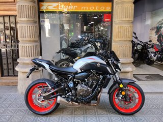 Yamaha MT-07 Negra y Blanca