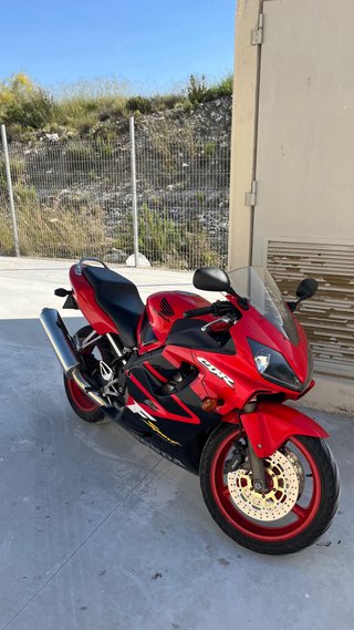 Honda CBR 600 RR F4i Sportbike Roja