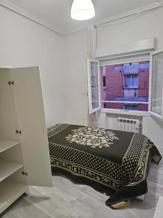 Se alquila habitación en zona céntrica de mieres