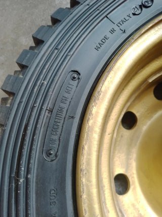Llanta 14 M35 165/70R Cubierta Dorada