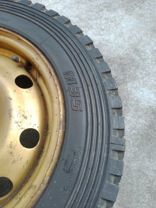 Llanta 14 M35 165/70R Cubierta Dorada
