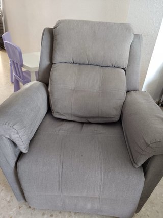 Sofá y sillón de tela gris
