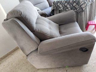 Sofá y sillón de tela gris