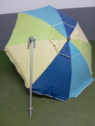 Sombrilla de playa multicolor con base
