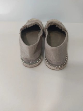 Zapatillas de esparto beige/verde militar.