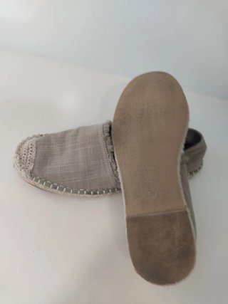 Zapatillas de esparto beige/verde militar.