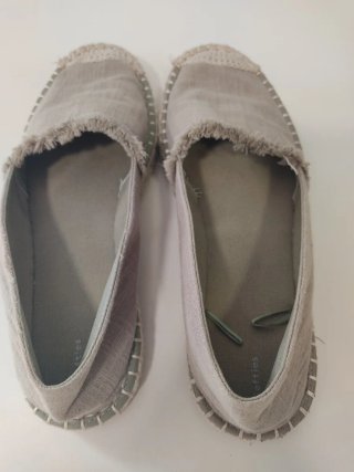 Zapatillas de esparto beige/verde militar.