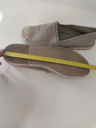 Zapatillas de esparto beige/verde militar.