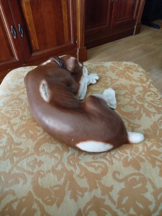 Figura perro de madera decorativa