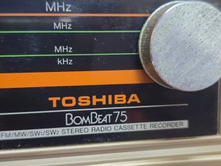 Radio Cassette Toshiba Bombeat 75 Dorado
