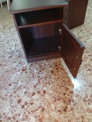 Mesita de noche de madera dos mesitas iguales por
