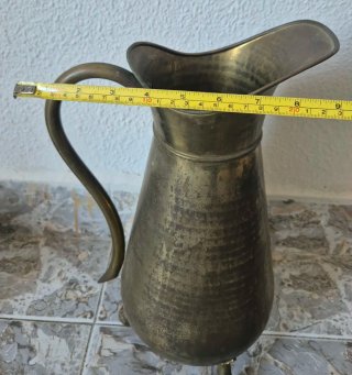 Jarra antigua latón/cobre martillado