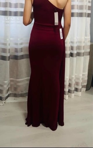Vestido de graduación burdeo