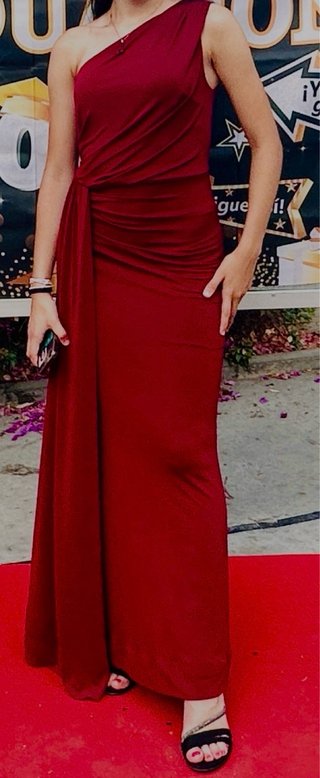 Vestido de graduación burdeo