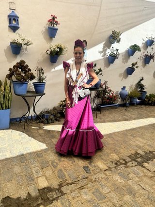 Traje de flamenca romería buganvilla y blanco